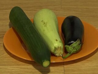 Nastro anale organico con verdure larghe, inserti di culo succosi estremi e un buco spalancato.