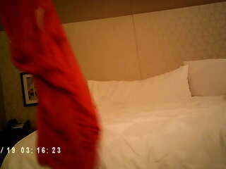 Seks s prsato Azijko v hotelski sobi